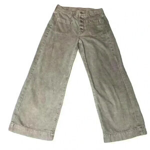 American Eagle Size 4. Button Fly Front. Green. Front pockets